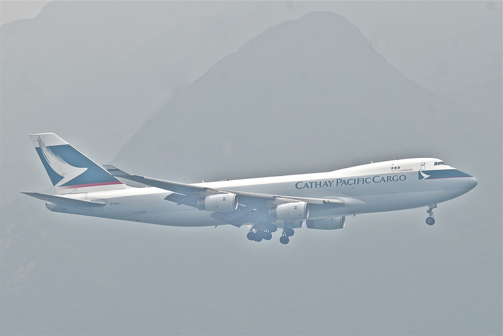 Photo of Cathay Pacific B-HUL, Boeing 747-400