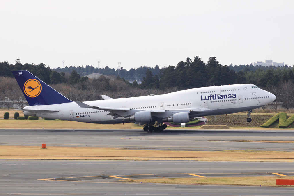 Photo of Lufthansa D-ABTH, Boeing 747-400