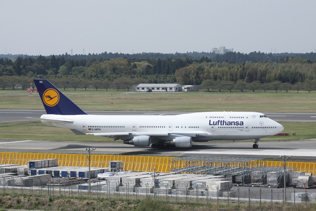 Photo of Lufthansa D-ABTH, Boeing 747-400