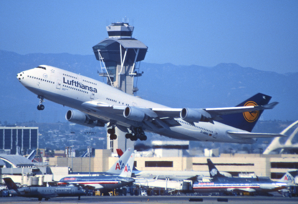 Photo of Lufthansa D-ABVL, Boeing 747-400