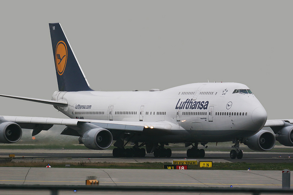 Photo of Lufthansa D-ABVR, Boeing 747-400