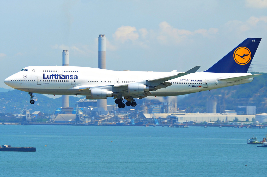 Photo of Lufthansa D-ABVS, Boeing 747-400