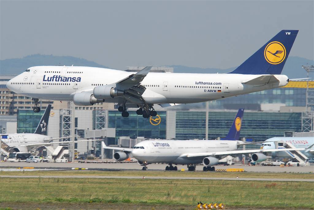 Photo of Lufthansa D-ABVW, Boeing 747-400