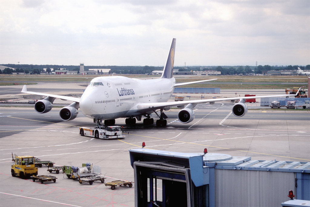 Photo of Lufthansa D-ABVW, Boeing 747-400