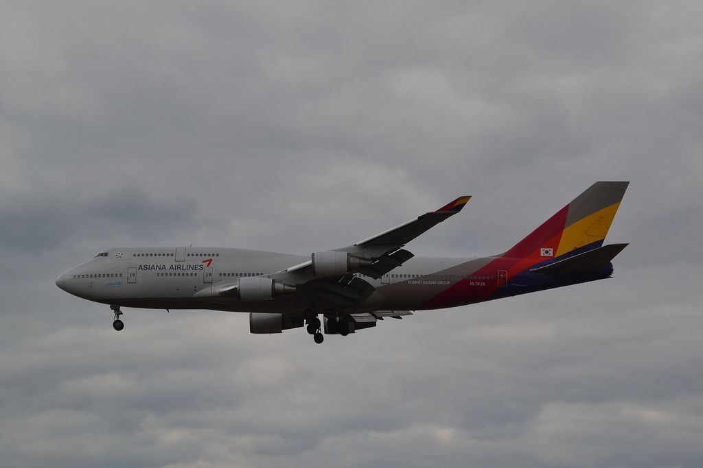 Photo of Asiana Airlines HL7428, Boeing 747-400