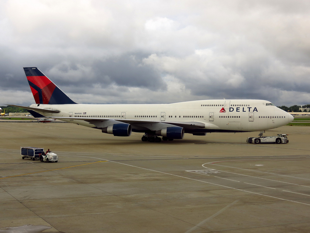 Photo of Delta Airlines N665US, Boeing 747-400