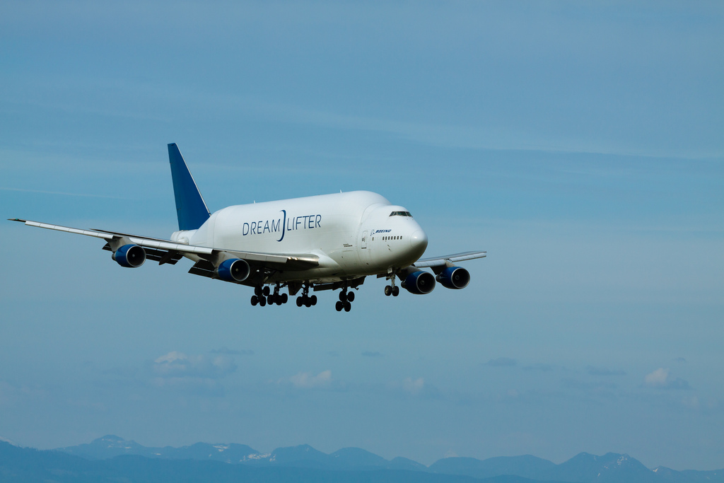 Photo of  N718BA, Boeing 747-400LCF Dreamlifter