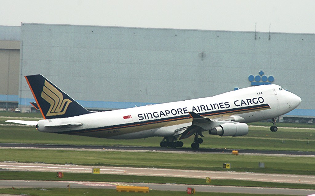 Photo of Singapore Airlines 9V-SFO, Boeing 747-400