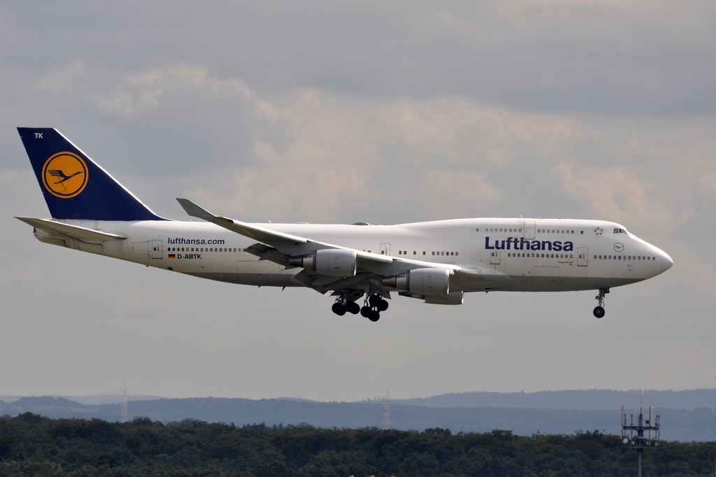 Photo of Lufthansa D-ABTK, Boeing 747-400