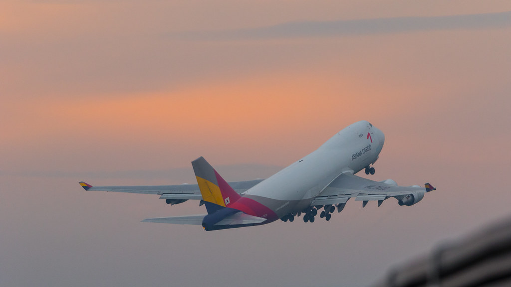 Photo of Asiana Airlines HL7420, Boeing 747-400