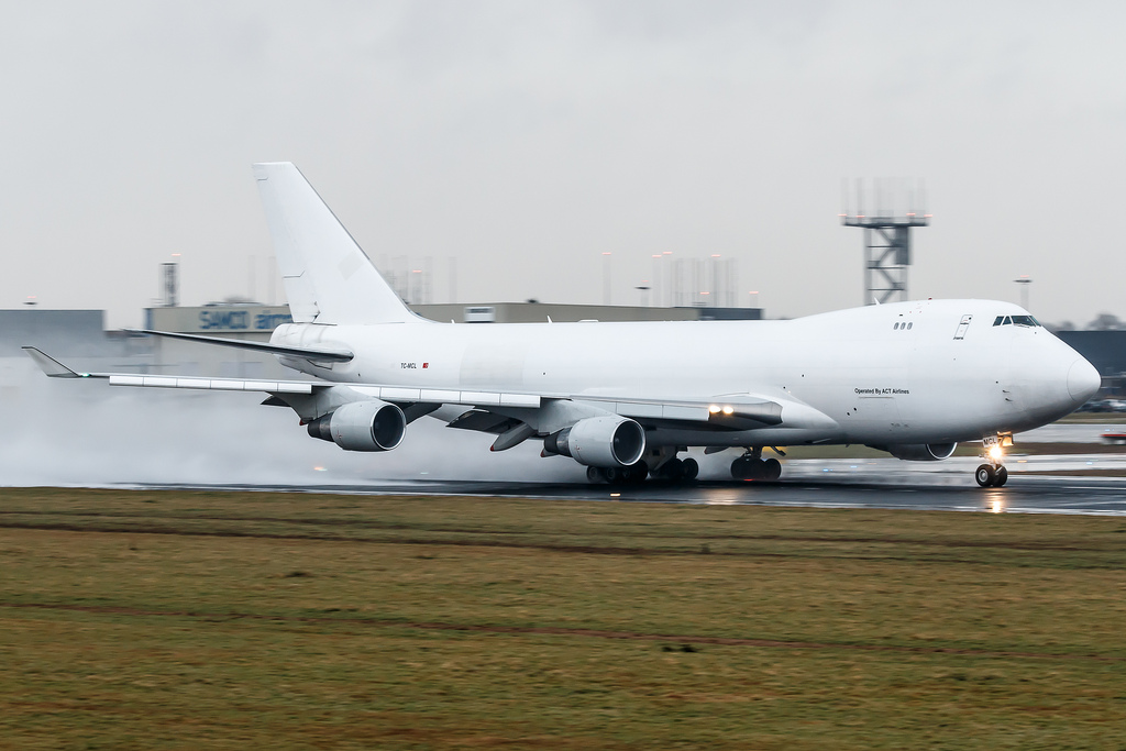 Photo of  TC-MCL, Boeing 747-400