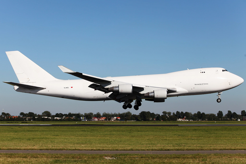 Photo of  TC-MCL, Boeing 747-400