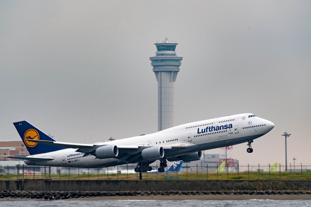 Photo of Lufthansa D-ABYJ, Boeing 747-8