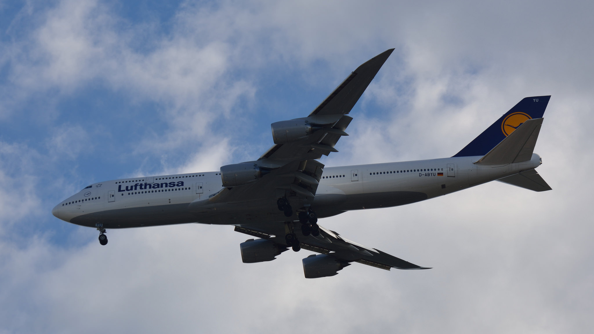 Photo of Lufthansa D-ABYU, Boeing 747-8