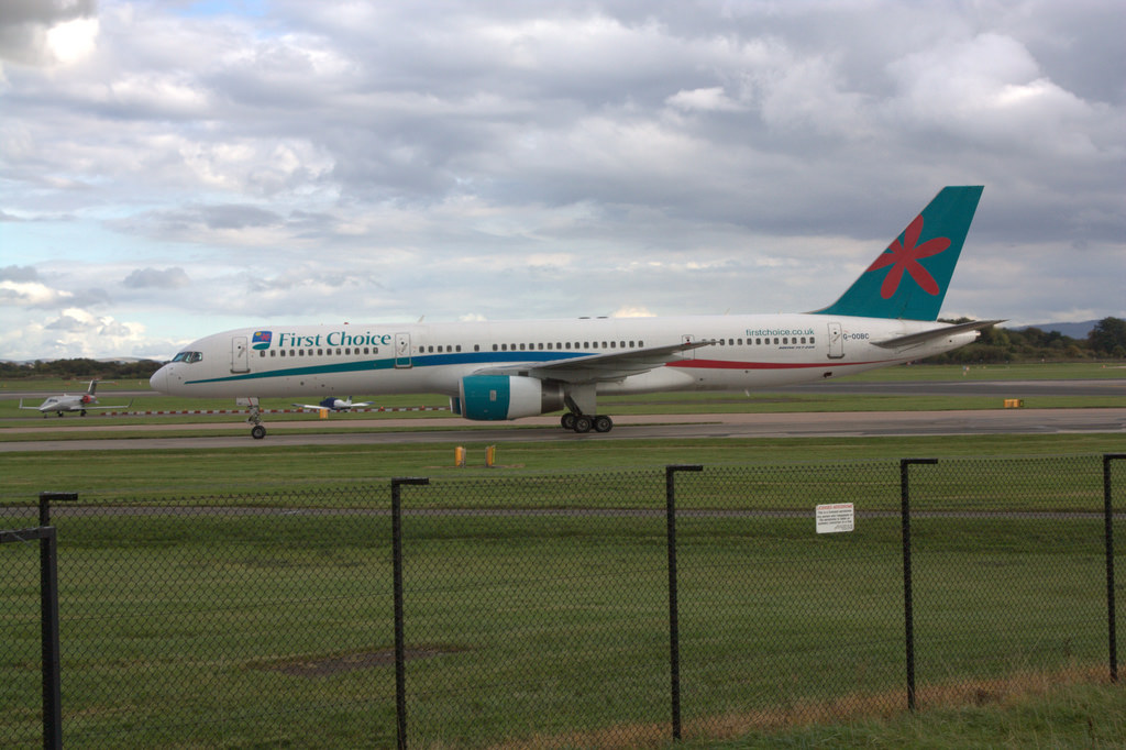 Photo of Thomson Airways G-OOBC, Boeing 757-200