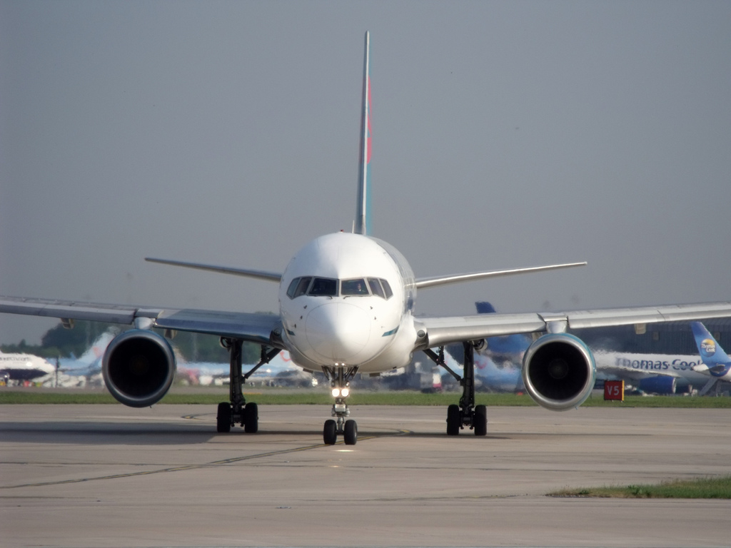 Photo of Thomson Airways G-OOOX, Boeing 757-200
