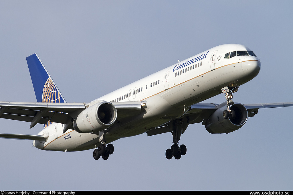 Photo of United N12109, Boeing 757-200