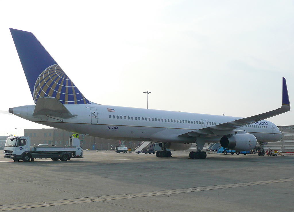 Photo of United N12114, Boeing 757-200