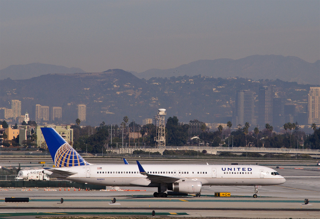 Photo of United N14102, Boeing 757-200