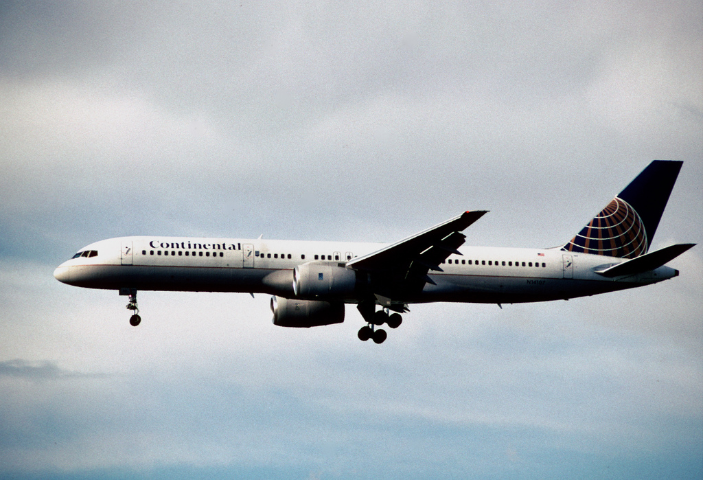 Photo of United N14107, Boeing 757-200
