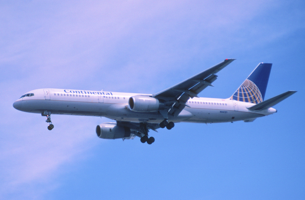 Photo of United N14121, Boeing 757-200