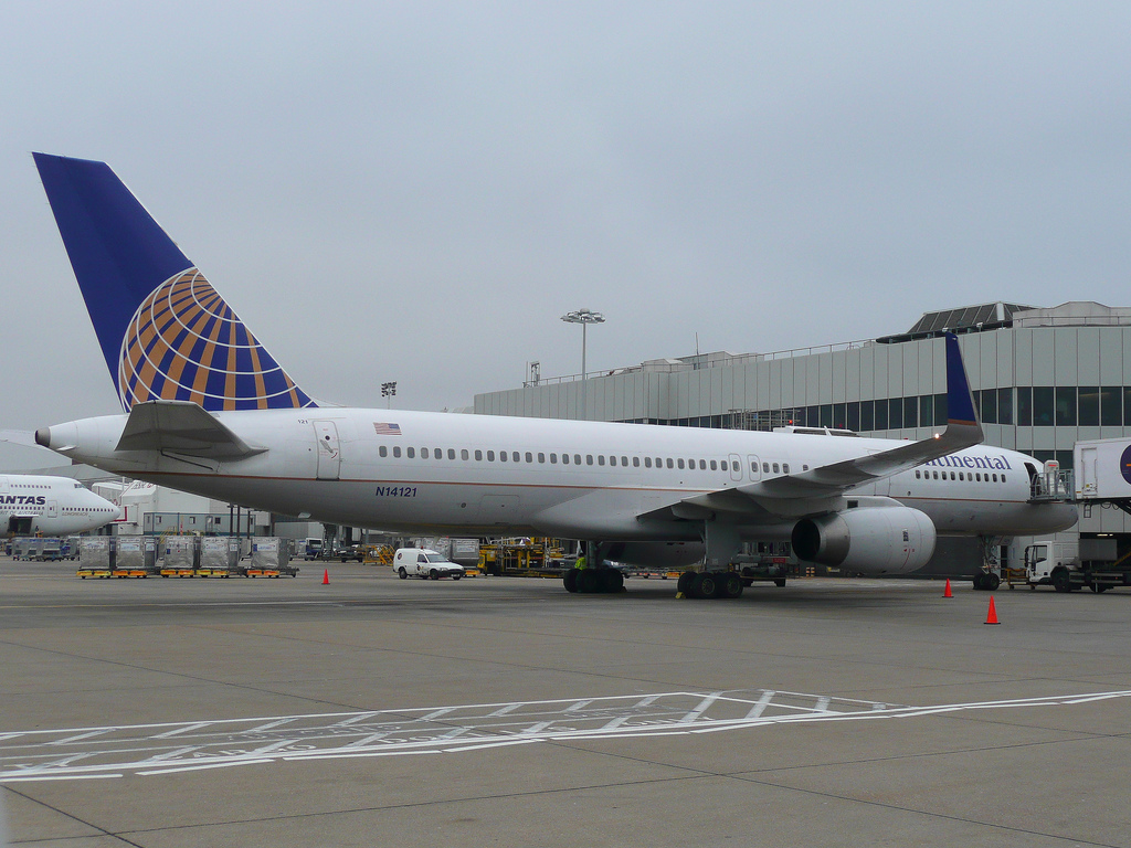 Photo of United N14121, Boeing 757-200