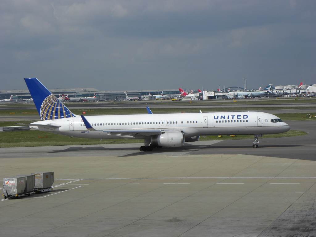 Photo of United N17126, Boeing 757-200