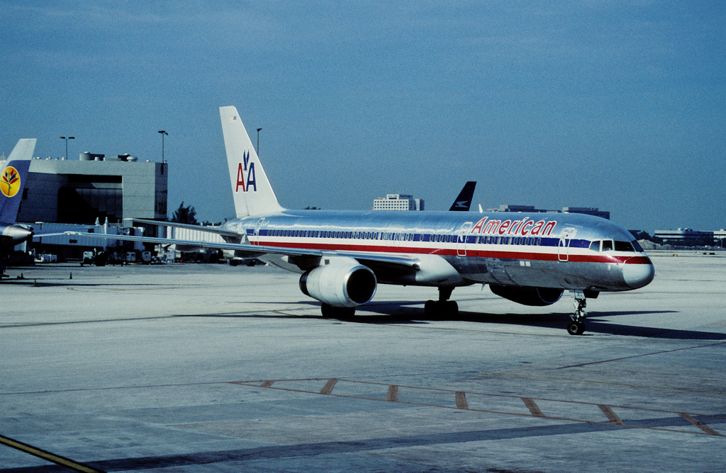 Photo of American Airlines N172AJ, Boeing 757-200