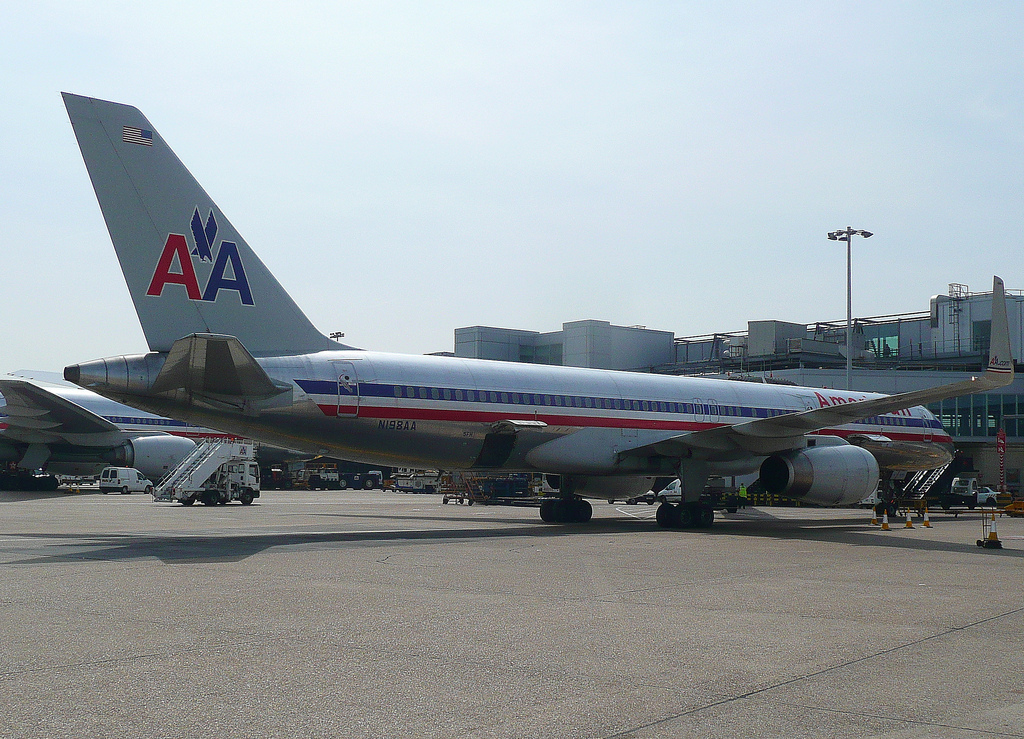Photo of American Airlines N198AA, Boeing 757-200