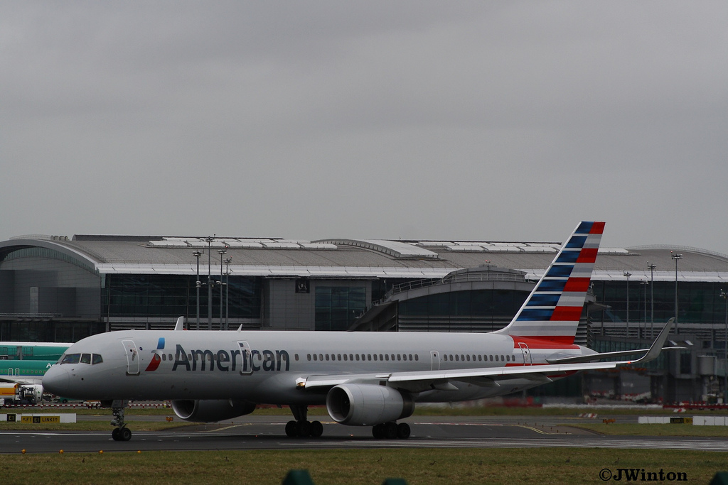 Photo of American Airlines N201UU, Boeing 757-200
