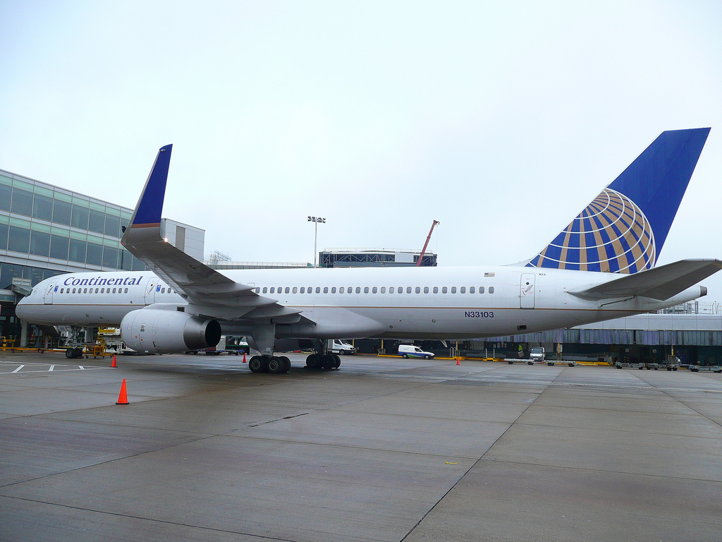 Photo of United N33103, Boeing 757-200