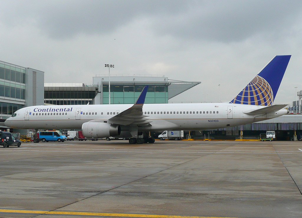 Photo of United N33103, Boeing 757-200