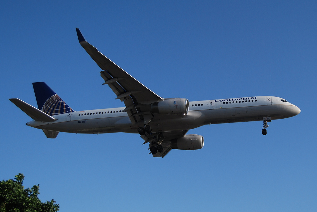 Photo of United N34131, Boeing 757-200