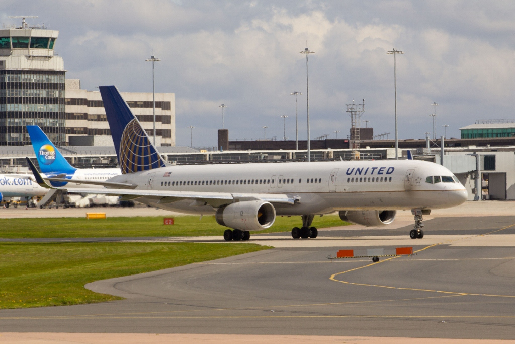 Photo of United N34131, Boeing 757-200