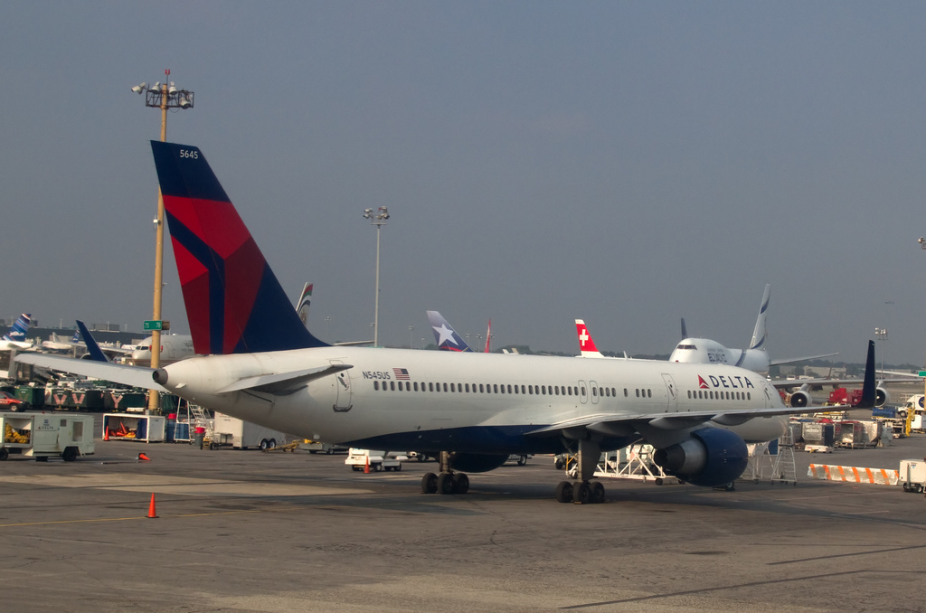 Photo of Delta Airlines N545US, Boeing 757-200