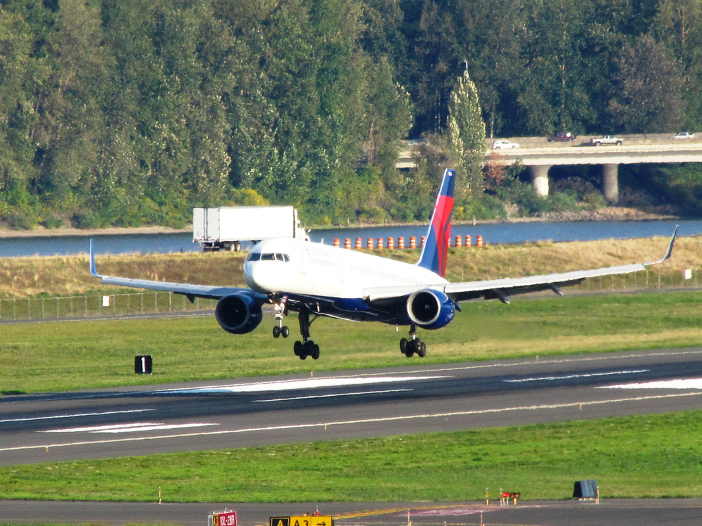 Photo of Delta Airlines N546US, Boeing 757-200