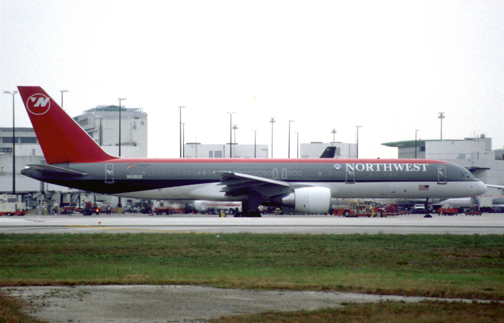 Photo of Delta Airlines N548US, Boeing 757-200