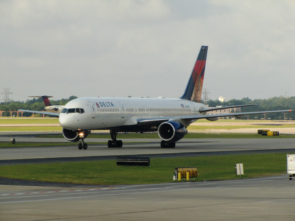 Photo of Delta Airlines N610DL, Boeing 757-200