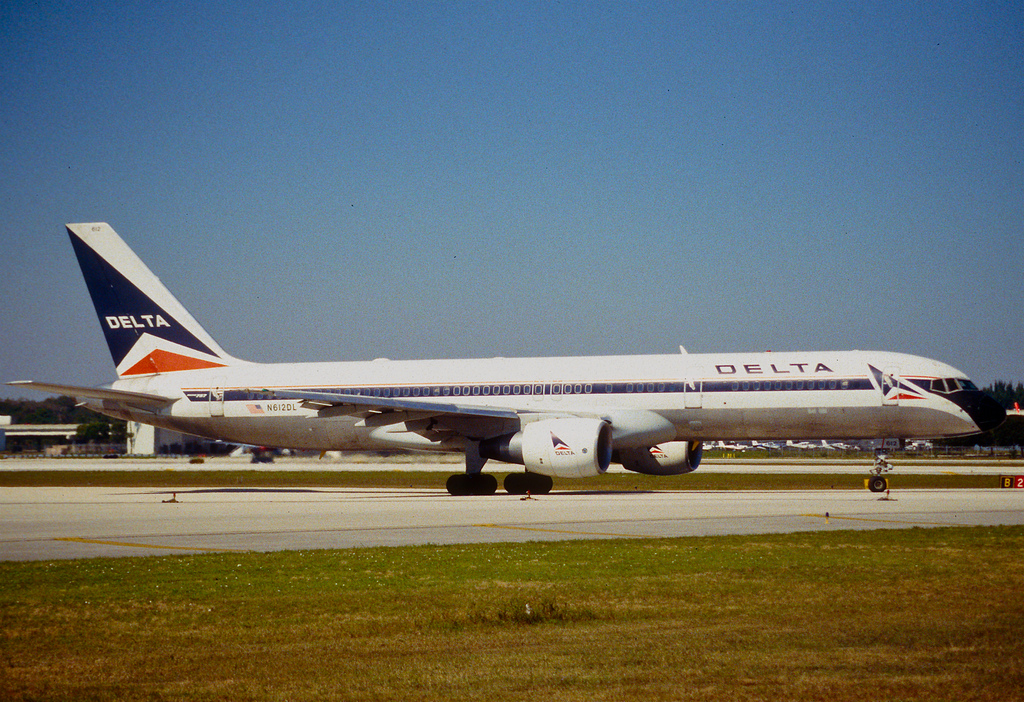 Photo of Delta Airlines N612DL, Boeing 757-200