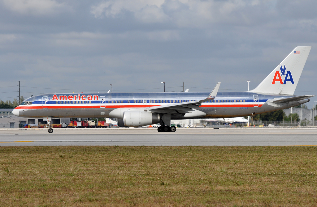 Photo of American Airlines N654A, Boeing 757-200