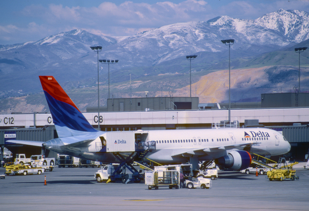 Photo of Delta Airlines N664DN, Boeing 757-200
