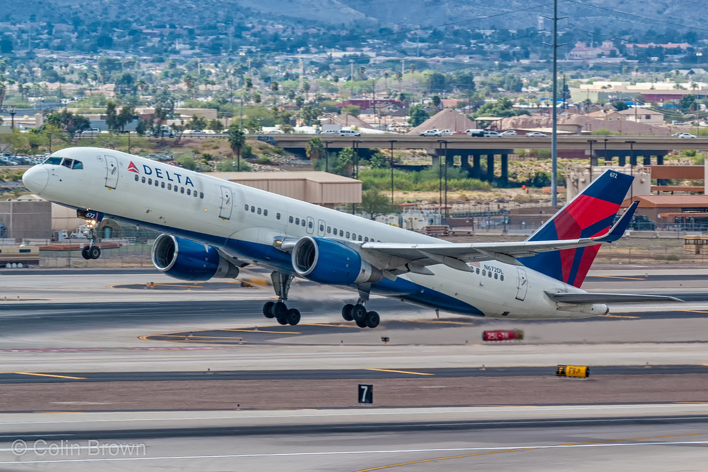 Photo of Delta Airlines N673DL, Boeing 757-200