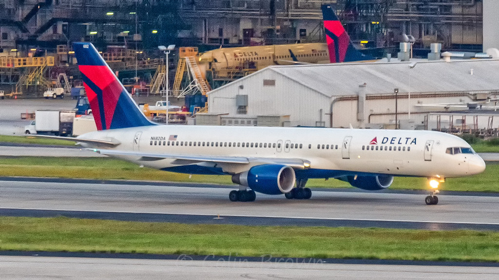 Photo of Delta Airlines N682DA, Boeing 757-200