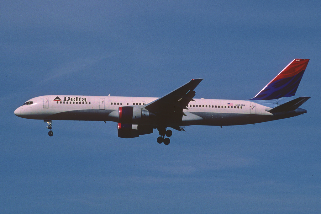 Photo of Delta Airlines N683DA, Boeing 757-200