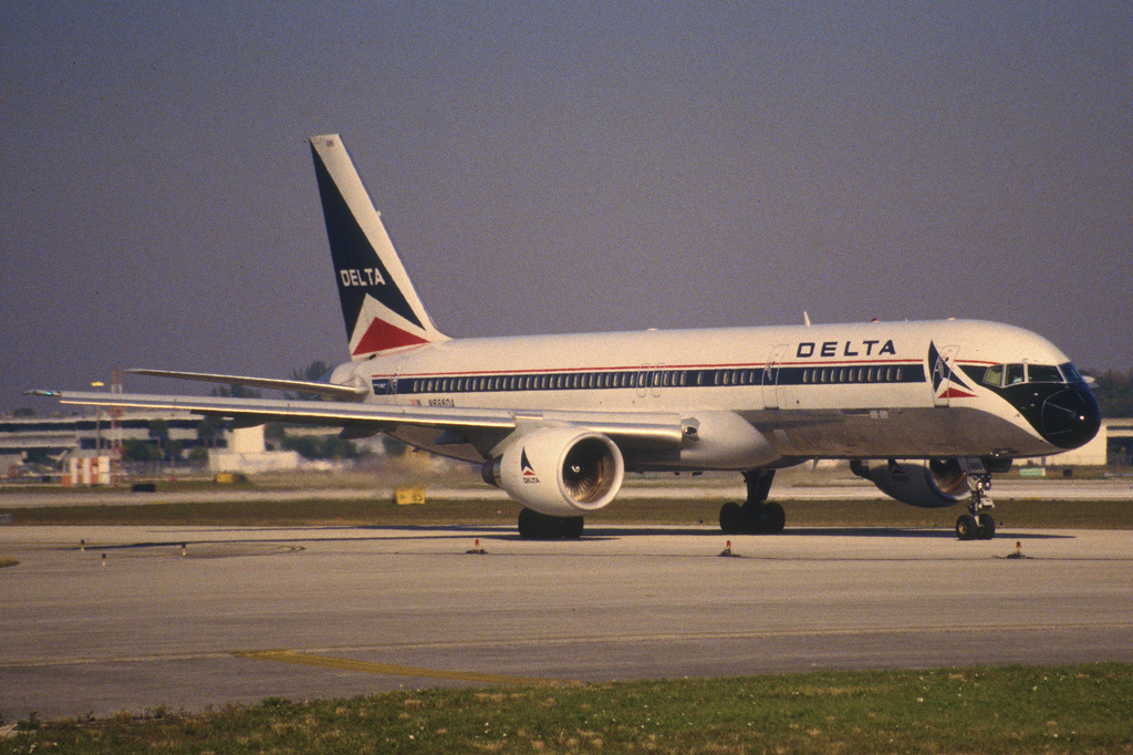 Photo of Delta Airlines N686DA, Boeing 757-200