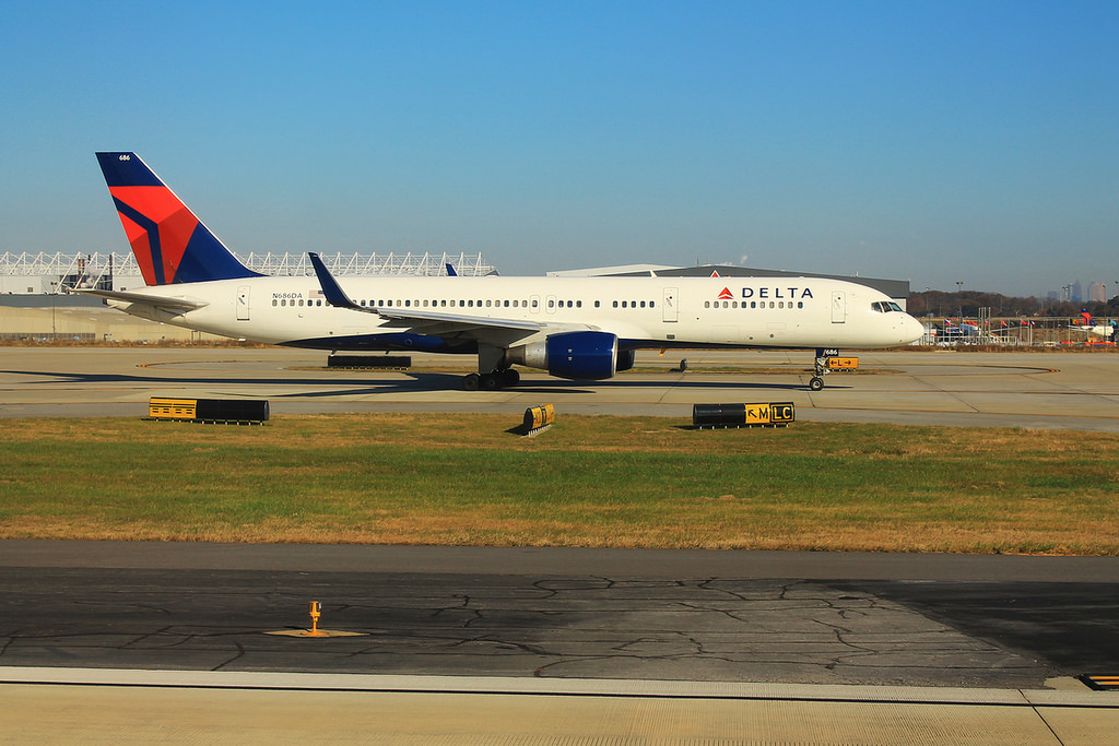 Photo of Delta Airlines N686DA, Boeing 757-200
