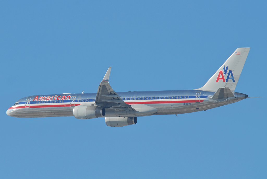Photo of American Airlines N689AA, Boeing 757-200