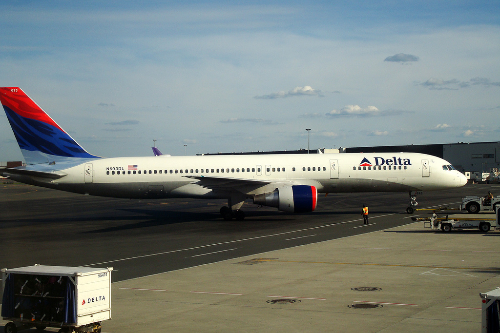 Photo of Delta Airlines N693DL, Boeing 757-200