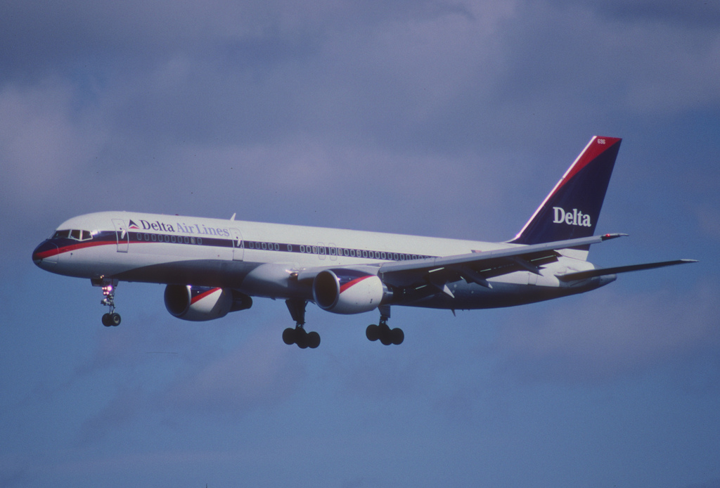 Photo of Delta Airlines N696DL, Boeing 757-200