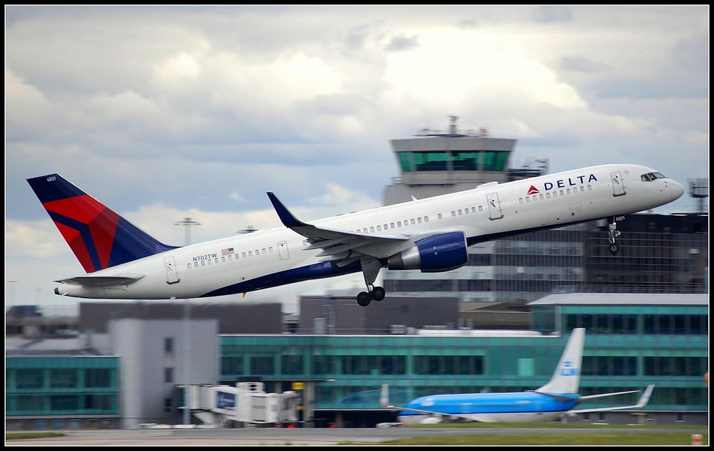 Photo of Delta Airlines N702TW, Boeing 757-200
